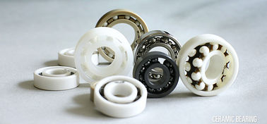 Ceramic ball bearing of full complement structure made from ZrO2 material